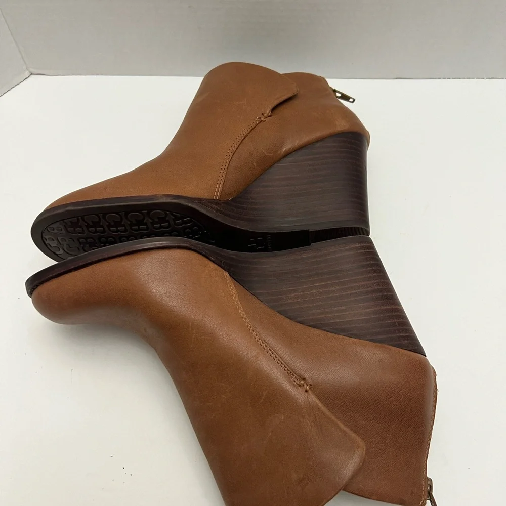 Gianni Bini wedge ankle boots.. Size:9M